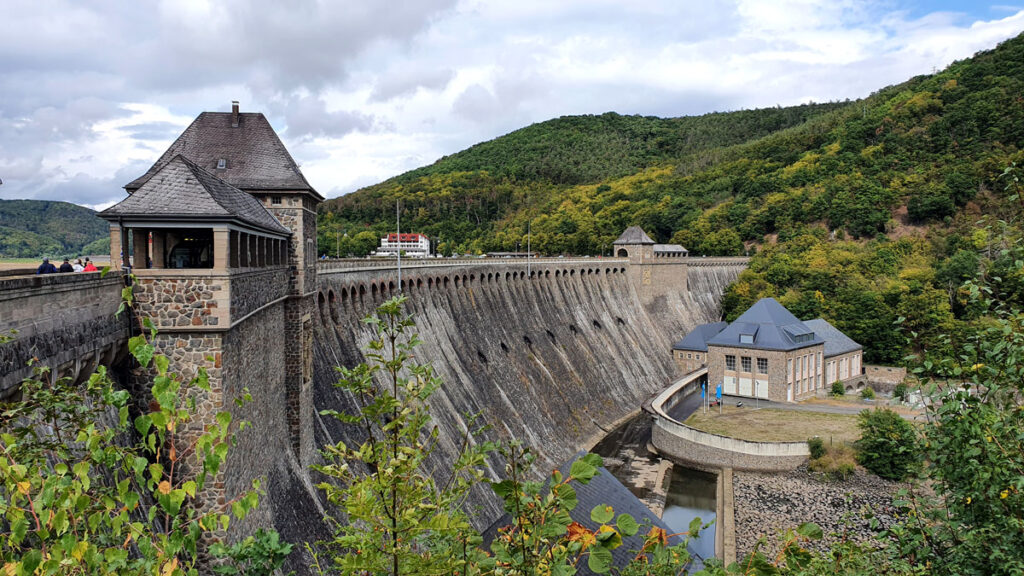 bad-wildungen-sehenswuerdigkeiten-edersee-sperrmauer