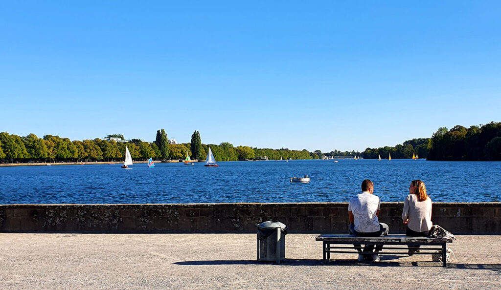 hannover-tips-maschsee-oever-liefhebbend stel