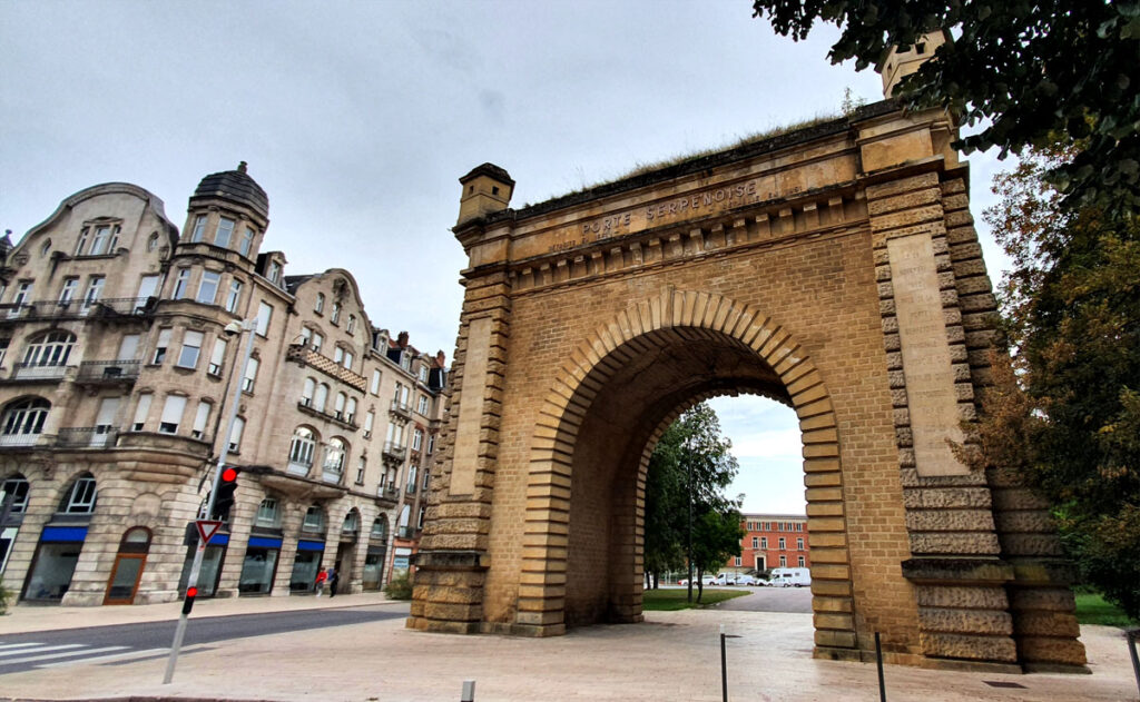 metz-sehenswuerdigkeiten-Roemertor-Porte-Serpenoise