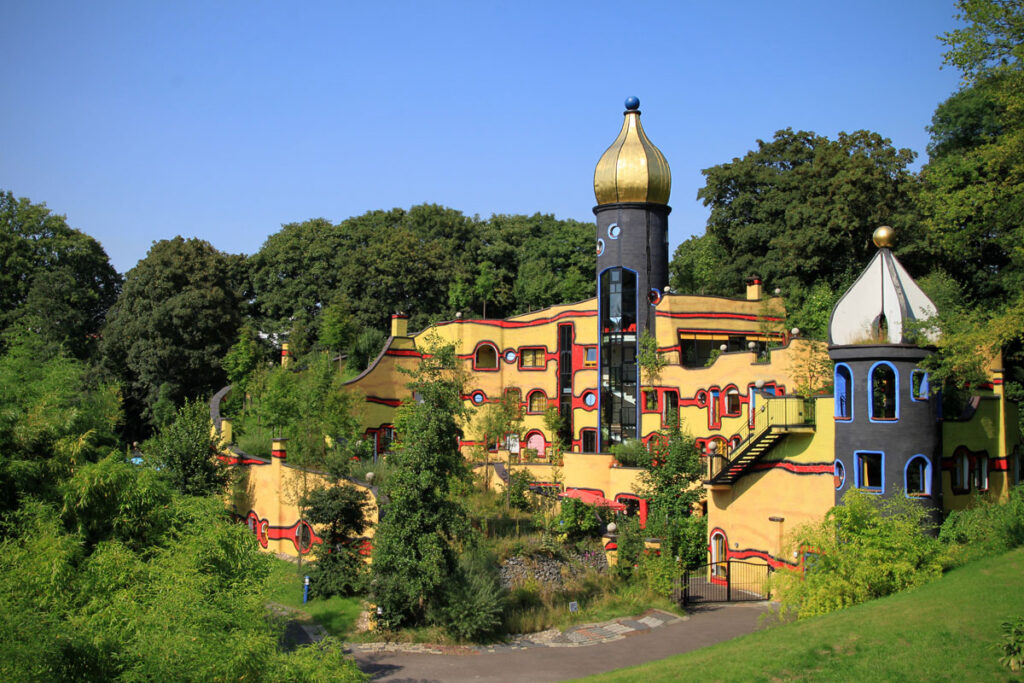 essen-sehenswuerdigkeiten-Hundertwasserhaus-Ronald-McDonald