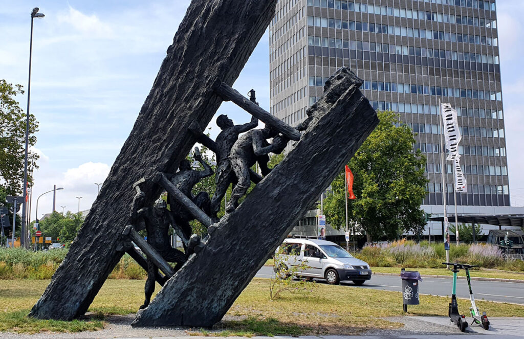 essen-sehenswuerdigkeiten-Skulptur-Steile-Lagerung