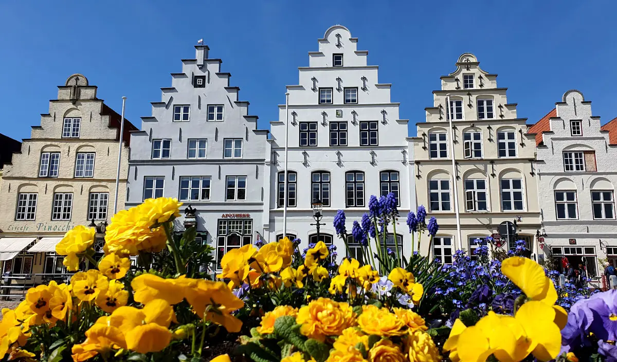 Die 12 schönsten Friedrichstadt Sehenswürdigkeiten und Tipps