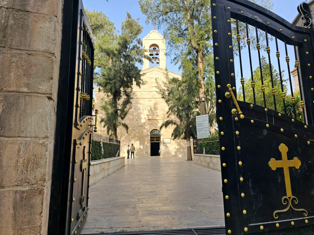 jordanien-sehenswuerdigkeiten-madaba-St-Georgs-Kirche