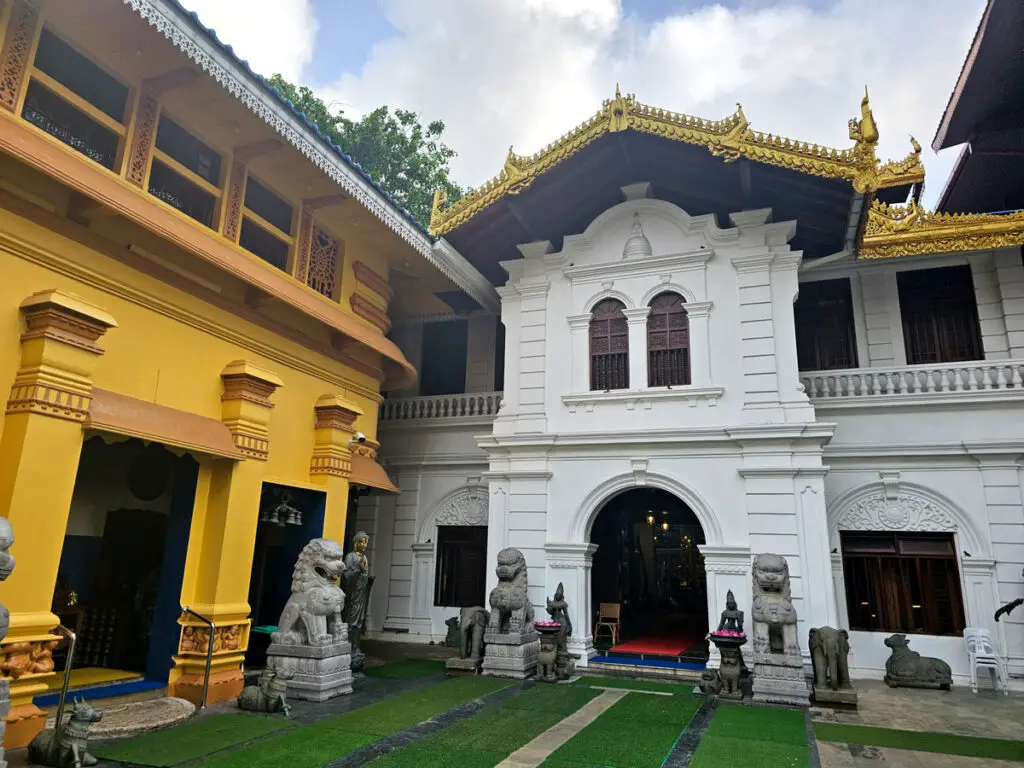 colombo-sehenswuerdigkeiten-Gangaramaya-Tempel