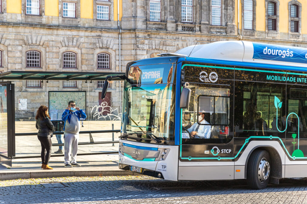 porto-flughafen-in-die-stadt-bus