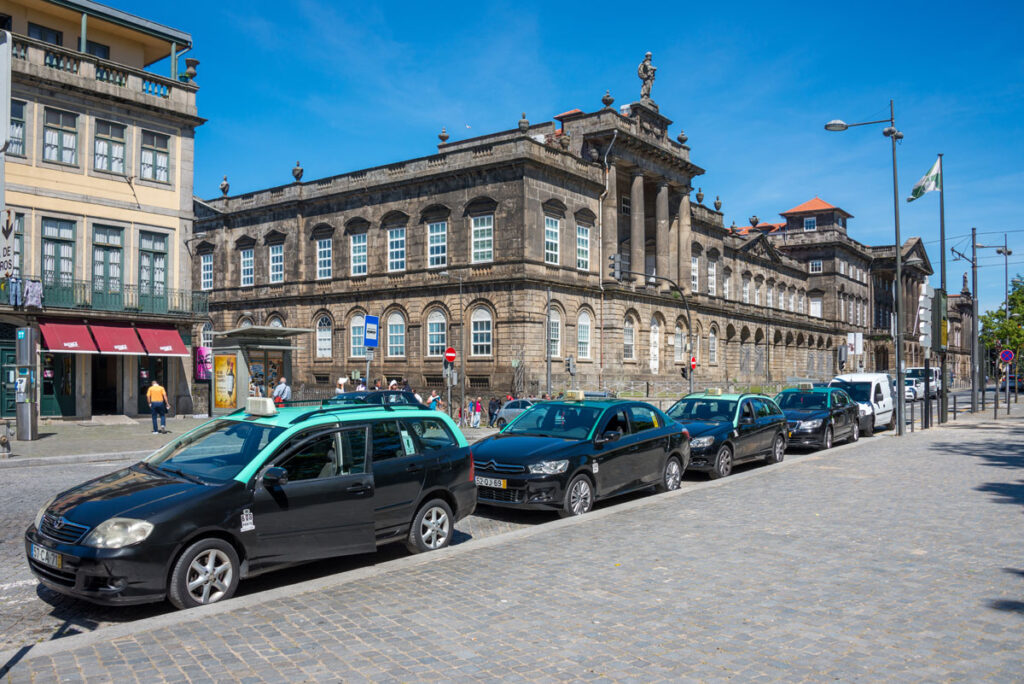 porto-vom-flughafen-in-die-stadt-taxi