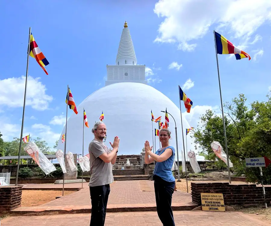 sri-lanka-sehenswuerdigkeiten-anuradhapura-Mirisavetiya-Stupa