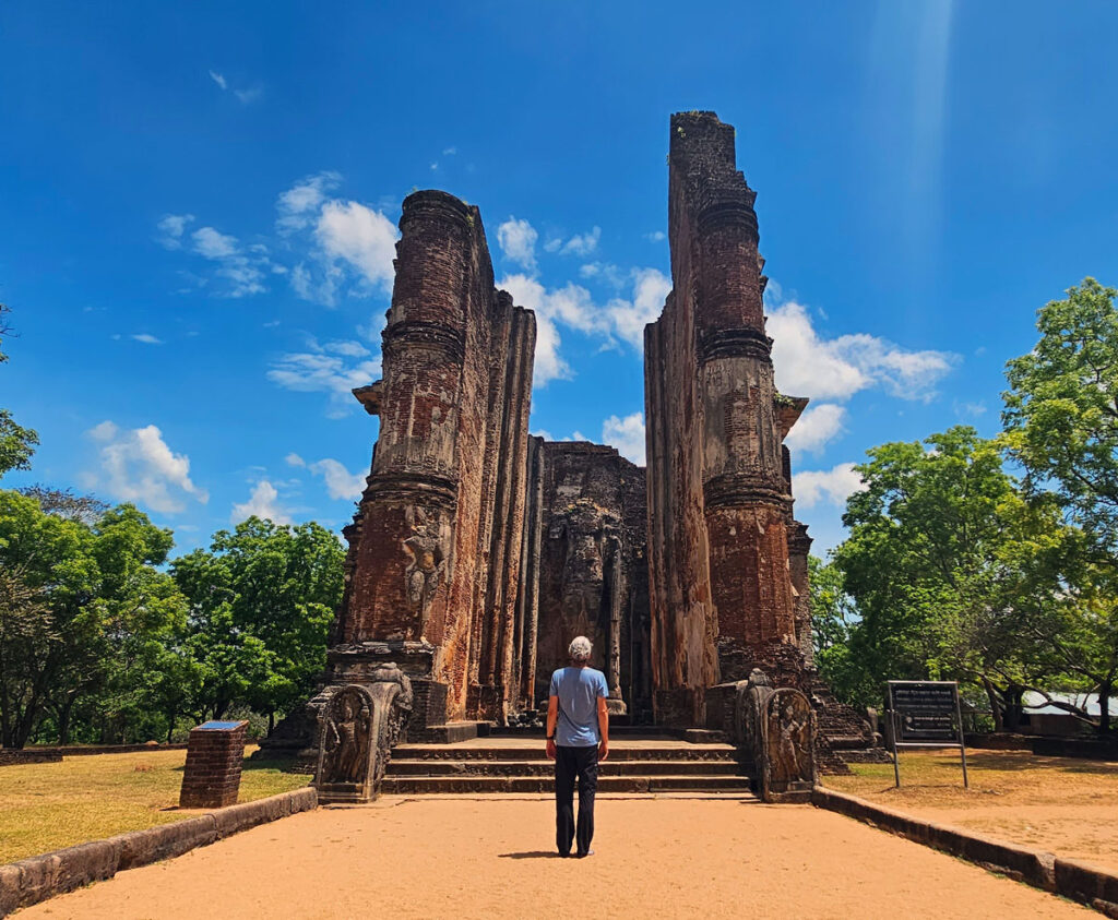 sri-lanka-sehenswuerdigkeiten-polonnaruwa-Lankatilaka-Viharaya-a