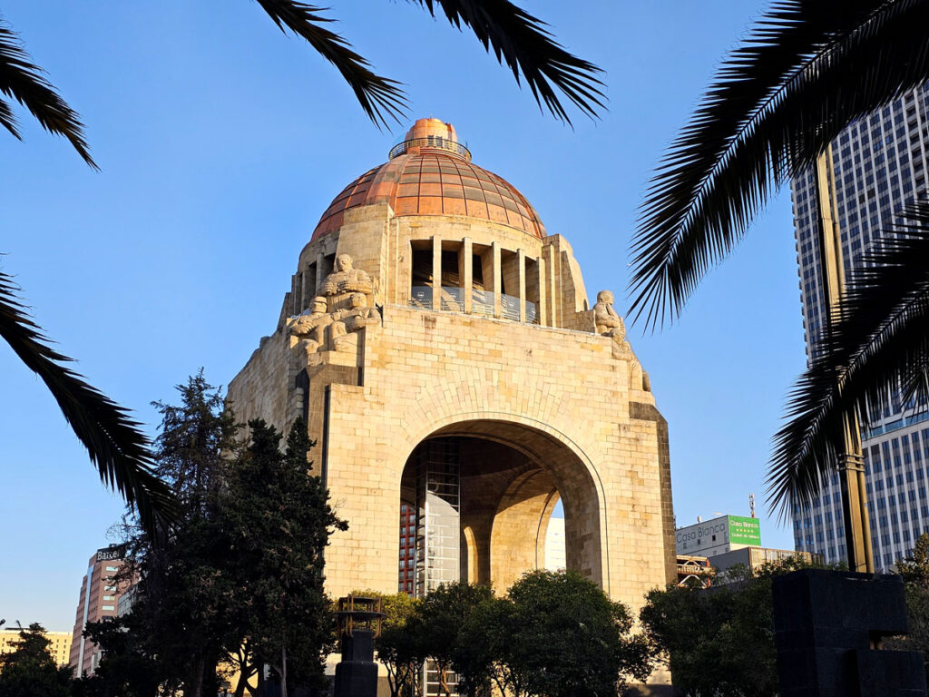 ein-tag-in-mexiko-stadt-Monumento-Revolucion