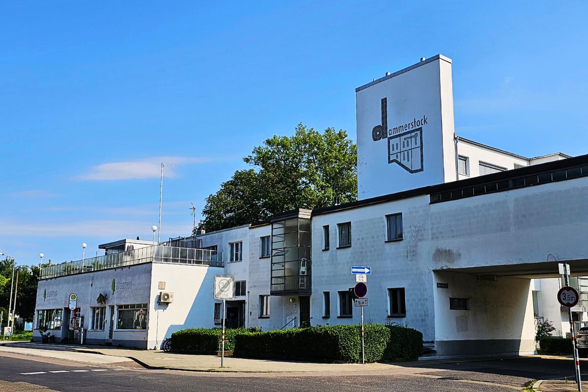 Gebäudeensemble der Dammerstock-Siedlung in Karlsruhe mit Bauhaus-Architektur