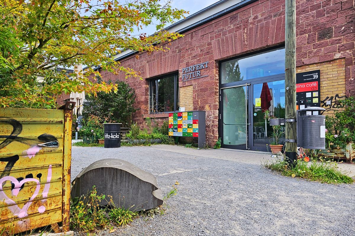 Gebäude Perfekt Futur im Alten Schlachthof Karlsruhe mit Containerarchitektur