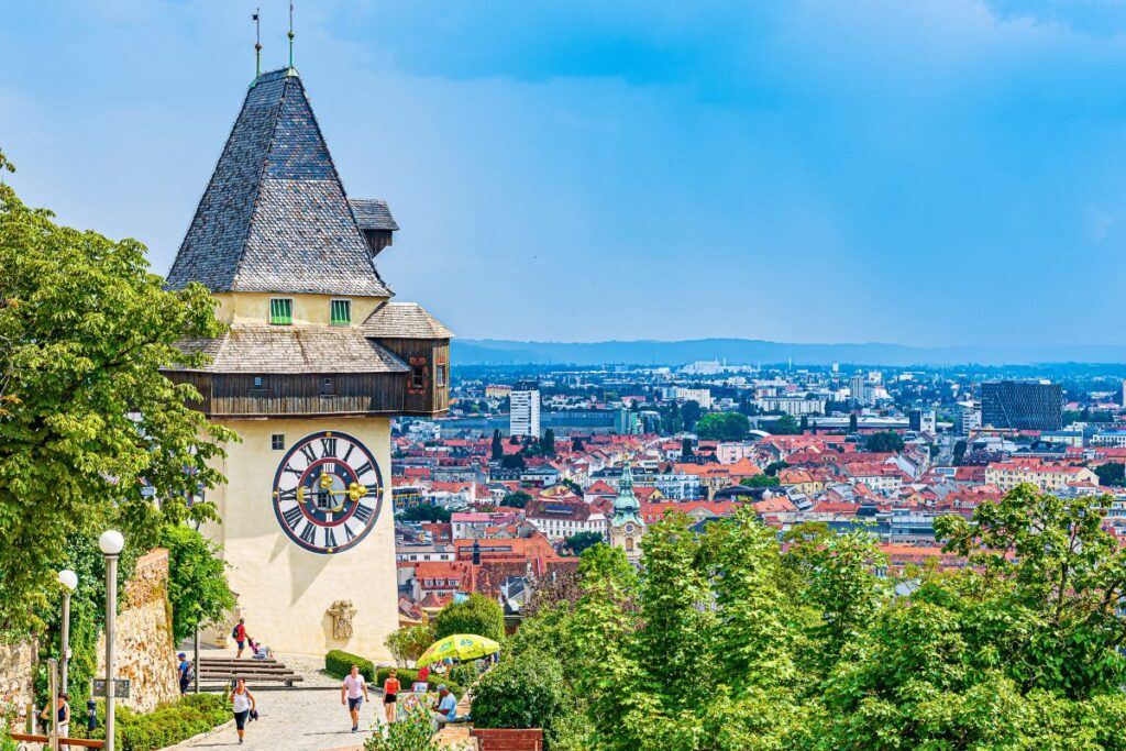 Uhrturm am Grazer Schlossberg mit Blick über die Altstadt